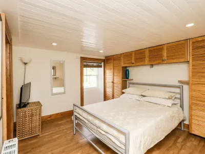 2 Burnside Place Hotels in 