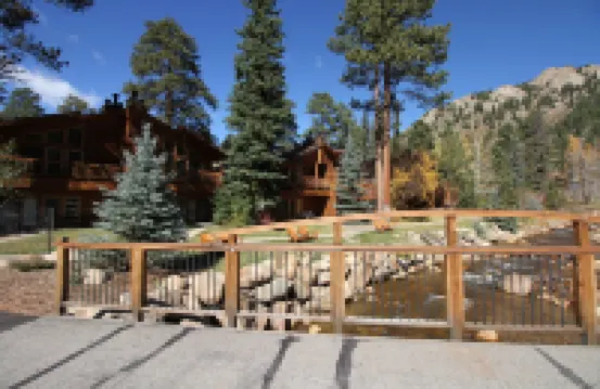 วูดแลนด์ส ออน ฟอลล์ริเวอร์