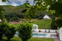Logis Hôtel Andreinia & Cabanes Hotels in Saint-Jean-Pied-de-Port