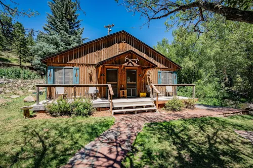 Colorado Bear Creek Cabins Hotels in Evergreen