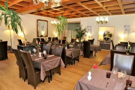 Logis l'Ecu de France Отели в г. Фонтанж