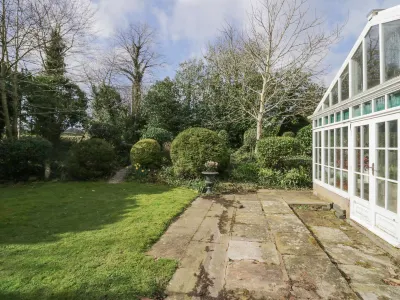 ฮอลมีร์ แบงค์ โรงแรมใกล้Hyning Monastery