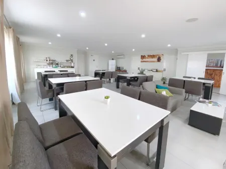 Almond Inn Motel Отели в г. Тинтинулл