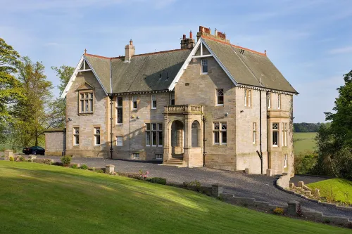 Balmule House - parking