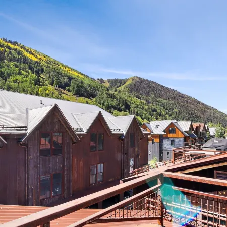330 W Pacific B Townhouse
