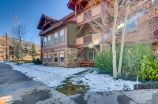 First Tracks 3105 1 Bedroom Condo by Redawning