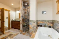 8201 Mill Creek - Private Hot Tub! Condo - Bathtub