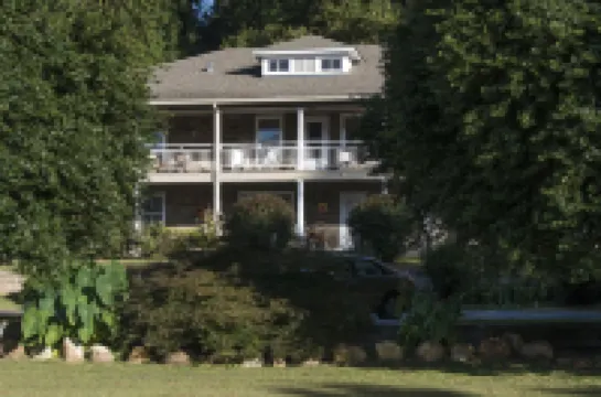 Calhoun House Inn & Suites