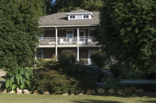 Calhoun House Inn & Suites