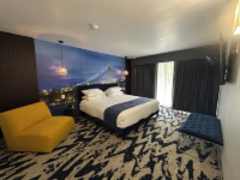 Lighthouse Inn & Suites Hotels in 