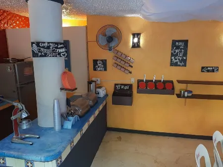 Tower Bridge Hostel Отели в г. Бахос де Чила