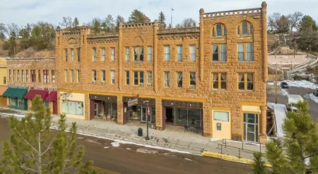 Suites at the Red Rock Vacation Rentals Отели рядом с достопримечательностью «Black Hills Putt 4 Fun»