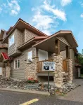 Gr8 @ 8! - private hot tub, ski in, 3 bdrm, bbq Hotels near Fernie Alpine Resort