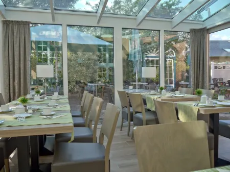 Hotel Friesische Wehde Отели в г. Яде