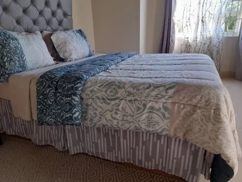 Great panoramic views. Beach and shopping close by.