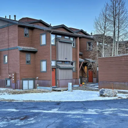 Walk to Main Street: Frisco Townhome w/ Decks