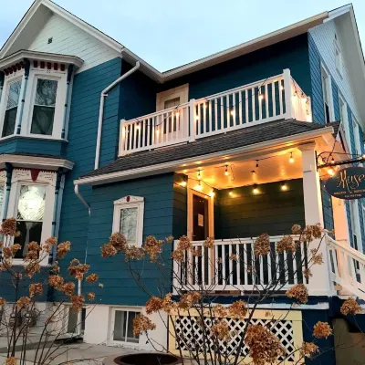 The Muse Gallery Guesthouse Отели рядом с достопримечательностью «Парк Ветеранов»