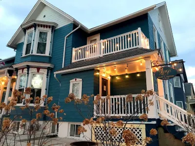 The Muse Gallery Guesthouse Các khách sạn gần Milwaukee Airport