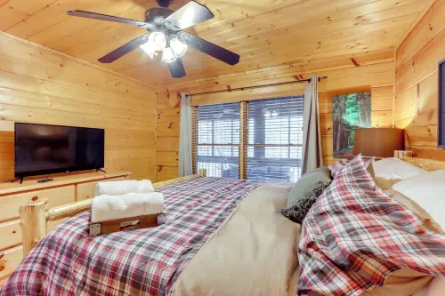 Game Room & Hot Tub: Cabin 9 Mi to Blue Ridge! - 3-Star