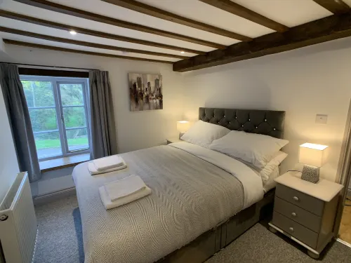 Swan House Tea Room and Bed & Breakfast - Homestays