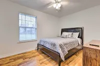 Ocean Springs Home w/ Sunroom ~ 5 Mi to Beach - Homestays