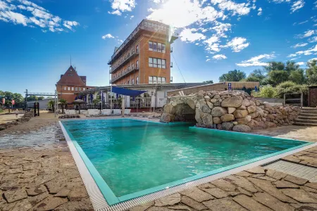 Hotel Dömitzer Hafen Отели в г. Хитцаккер