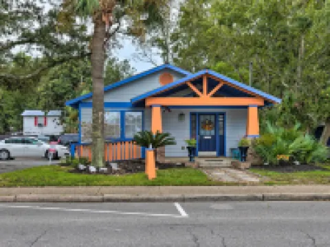 Downtown Ocean Springs Retreat 1 Mi to Beach! Hotels in Ocean Springs