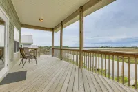 Family-Friendly Waterfront Oasis: 7 Miles to Beach - parking
