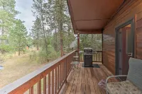 Cabin w/ AC, Hot Tub, Deck, Oversized Parking - 3-Star