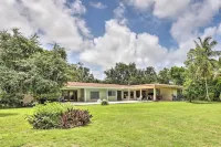 Home w/ Pool in Upscale Pinecrest Village - Country Houses