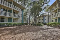 Hilton Head Condo Beach Supplies, Walk to Shore!