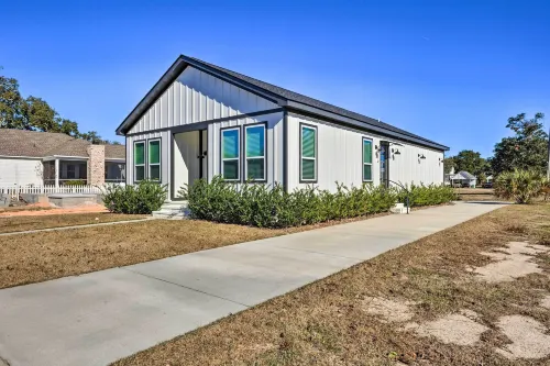บ้านสำหรับครอบครัวที่กว้างขวางใน Gulfport - เดินไปชายหาด! - สัตว์เลี้ยง