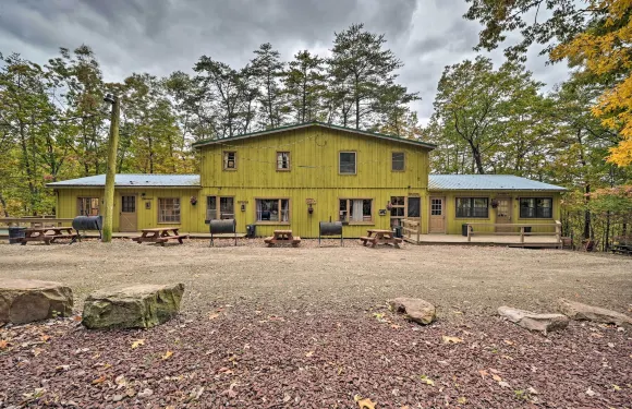 距雷斯敦湖1英里：'克林特·伊斯特伍德'小屋