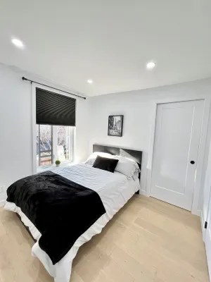 Charming 2-bedroom apartment in brilliant Montréal Hotels near 35 Port Royal Montréal