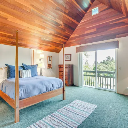 Langley Forest Cabin w/ Grill < 2 Mi to Downtown!