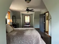 New Adirondack spacious cabin in the Lake George and Gore Mountain Area Hotel a Chestertown