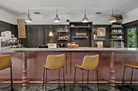 Peri Social House Hotels in Swannanoa