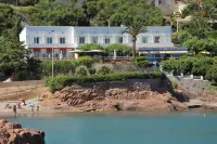 Hôtel et Appart Hôtel les Flots Bleus