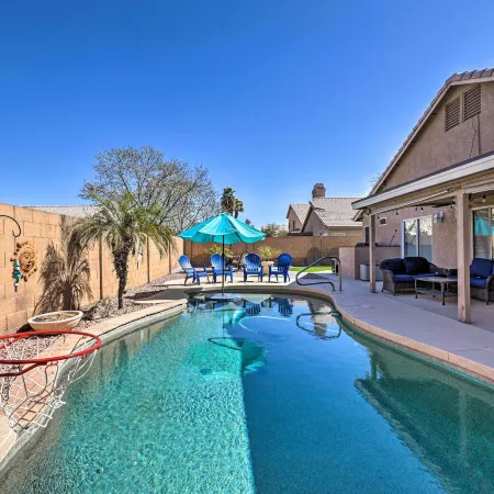 Outdoor Kitchen, Heated Pool: Gilbert Retreat!