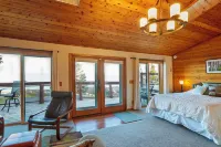 Cozy Schroeder Studio w/ Deck on Lake Superior - appartements de vacances