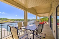 Waterfront Condo w/ Resort Perks in Lake Ozark! -  Habitaciones en casas particulares