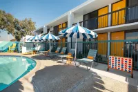 Rambler Motel - Pools