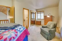 Relax Fireside + Play Games! Hikers Haven in Pine - balcony