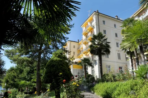 Golf Hotel René Capt Area Publik Photos