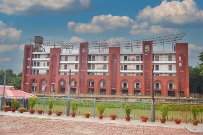 MAHFIL-E-MOTIJHEEL فنادق في Murshidabad