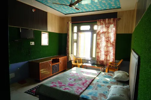 New Shri Anand Best Hotel Berinag