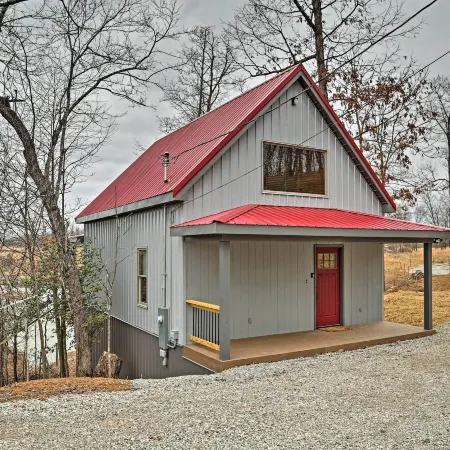 Cozy East Bernstadt Cabin w/ Porch + Fishing Lake!