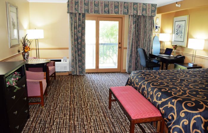 Hollow Inn and Motel
