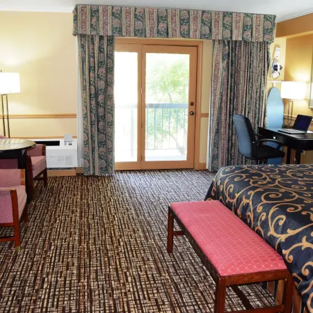 Hollow Inn and Motel