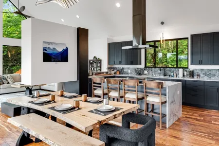 Modern Brand-New Mountain chalet.  Hot tub and stunning views.  Pet friendly!